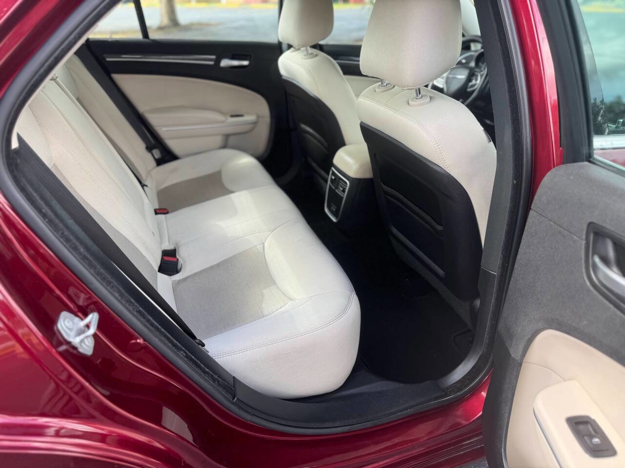 Used 2019 Chrysler 300 Touring image 5