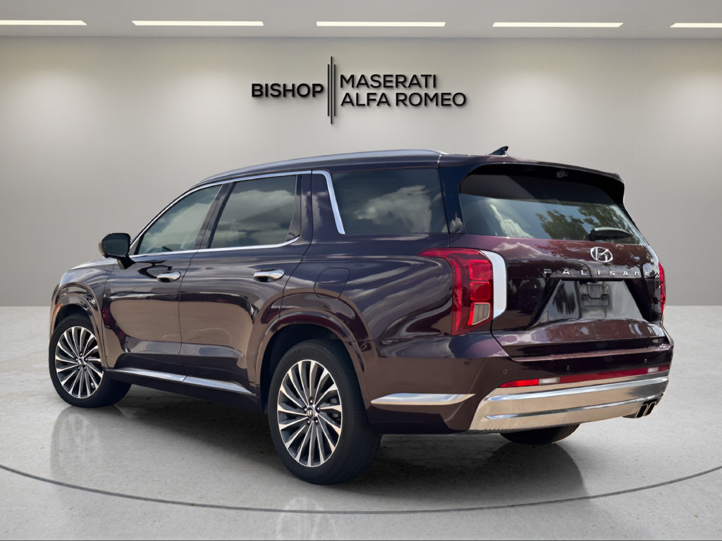 Used 2024 Hyundai Palisade Calligraphy FWD image 3