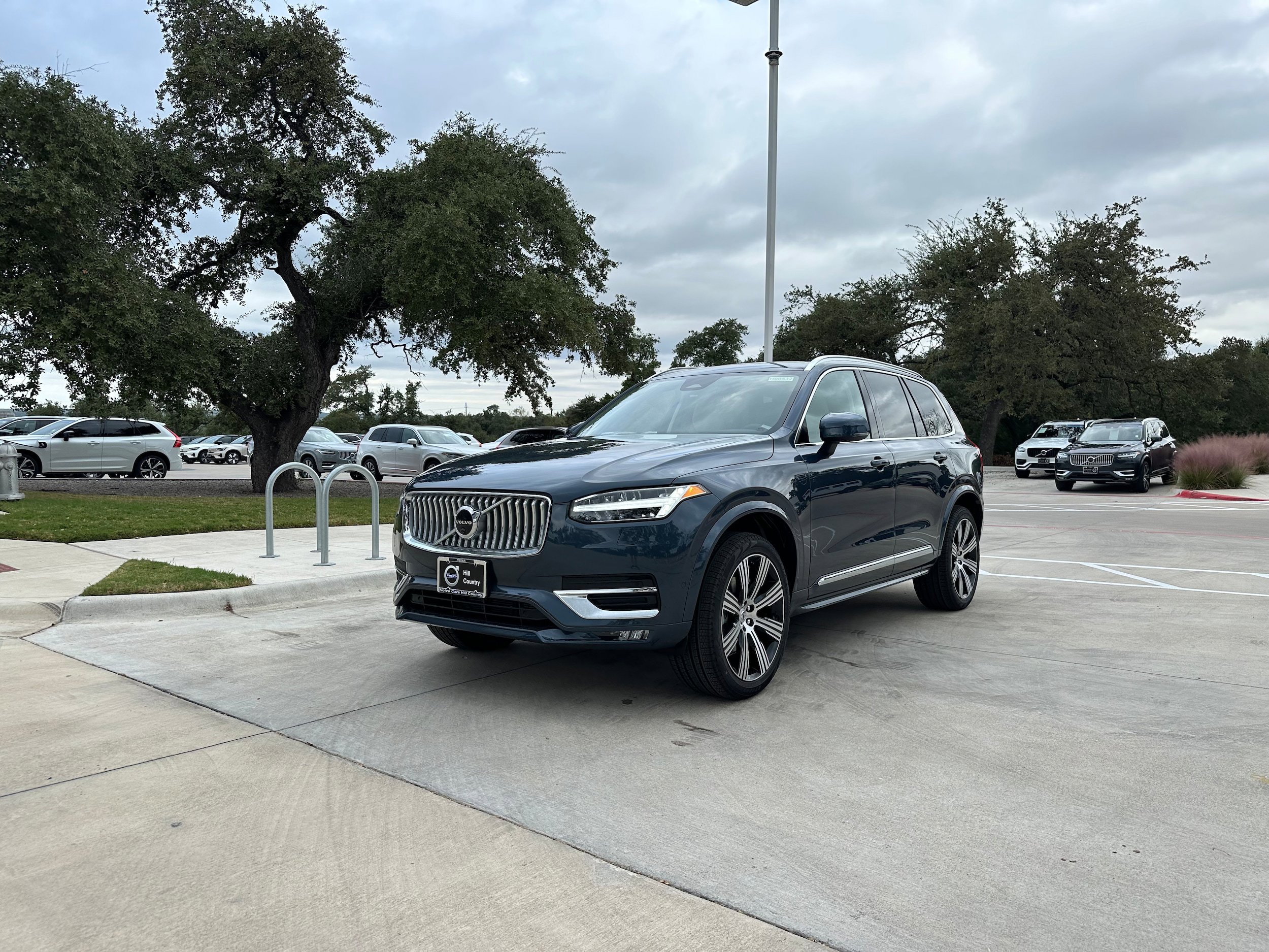 Used 2025 Volvo XC90 B6 Plus w/ Protection Package Premier AWD/4WD image 2