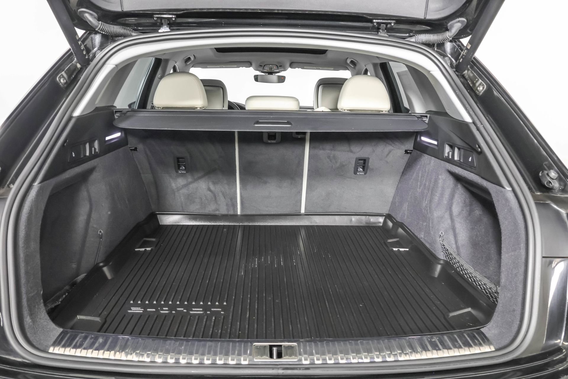 Used 2024 Audi Q8 e-tron Premium Plus w/ Premium Plus Package image 43