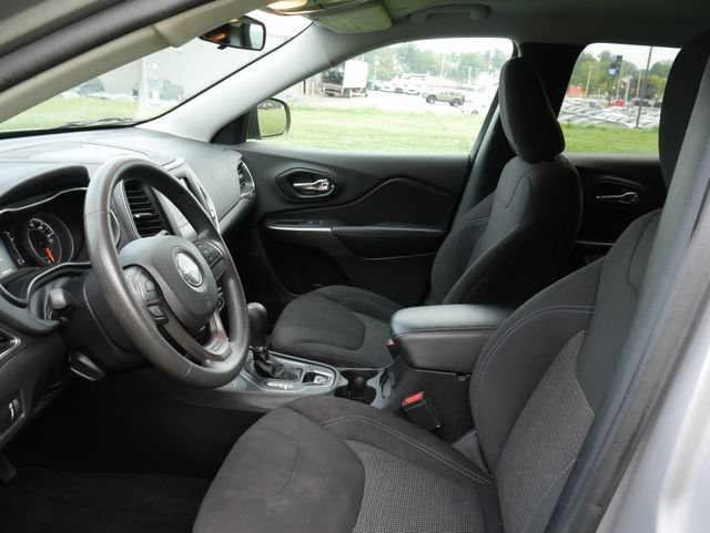 Used 2020 Jeep Cherokee Latitude AWD/4WD image 3