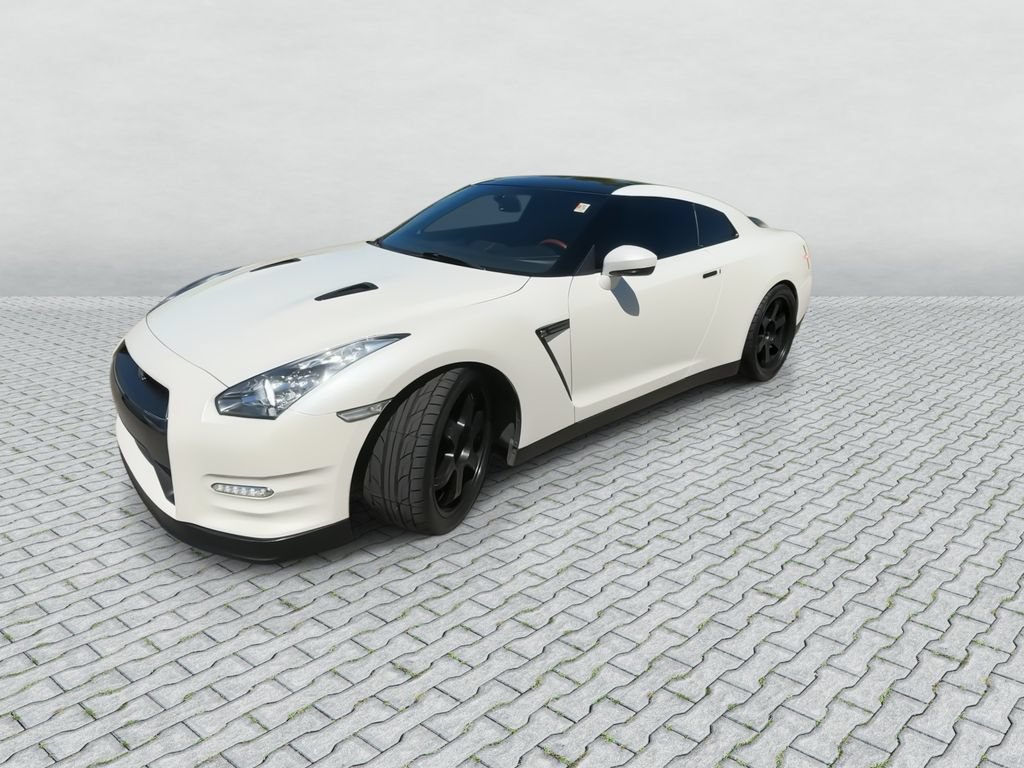 Used 2014 Nissan GT-R Black Edition AWD/4WD image 4