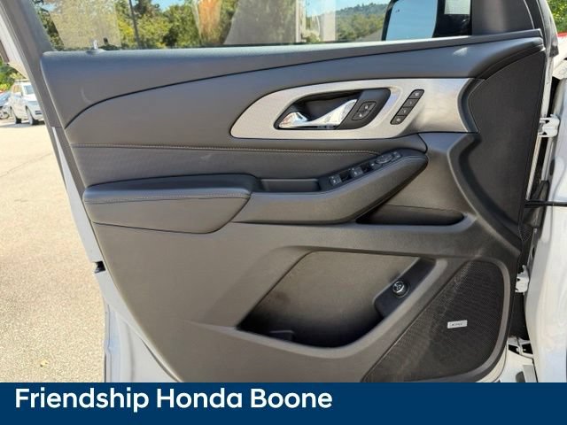 Used 2018 Chevrolet Traverse Premier w/ Driver Confidence II Package FWD image 14