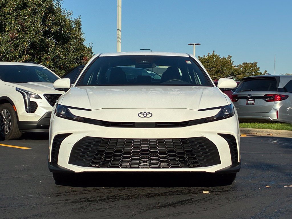 Used 2025 Toyota Camry SE FWD image 2