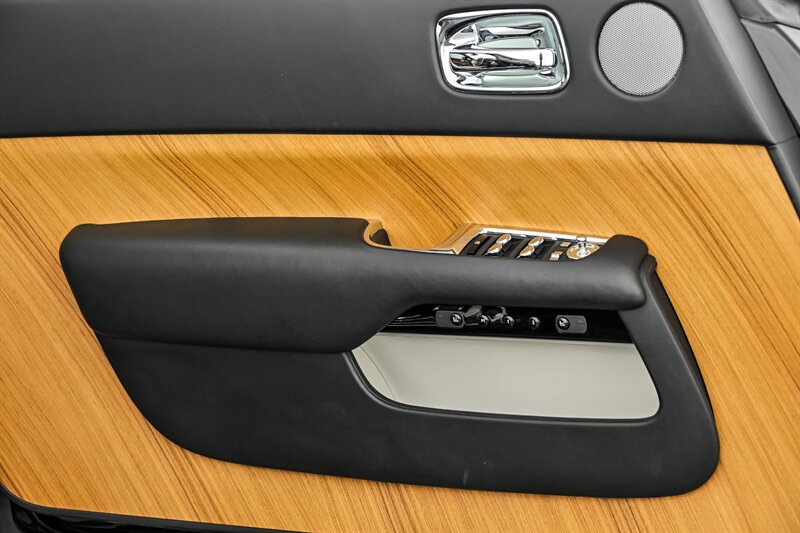 Used 2017 Rolls-Royce Wraith RWD image 13