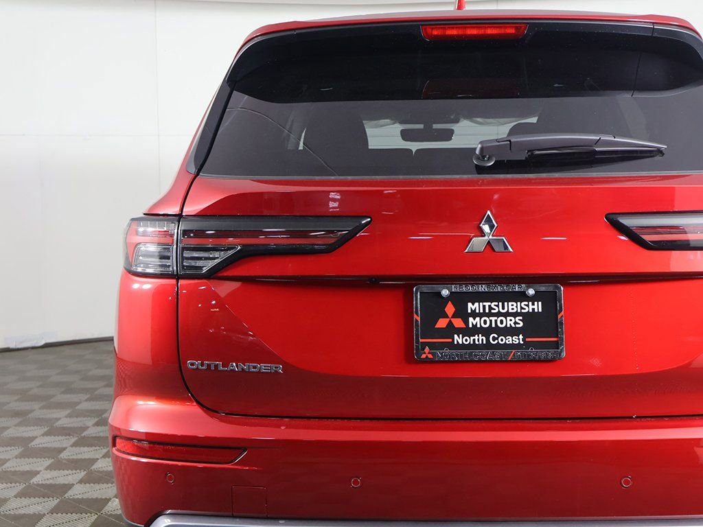 New 2026 Mitsubishi Outlander SE image 17