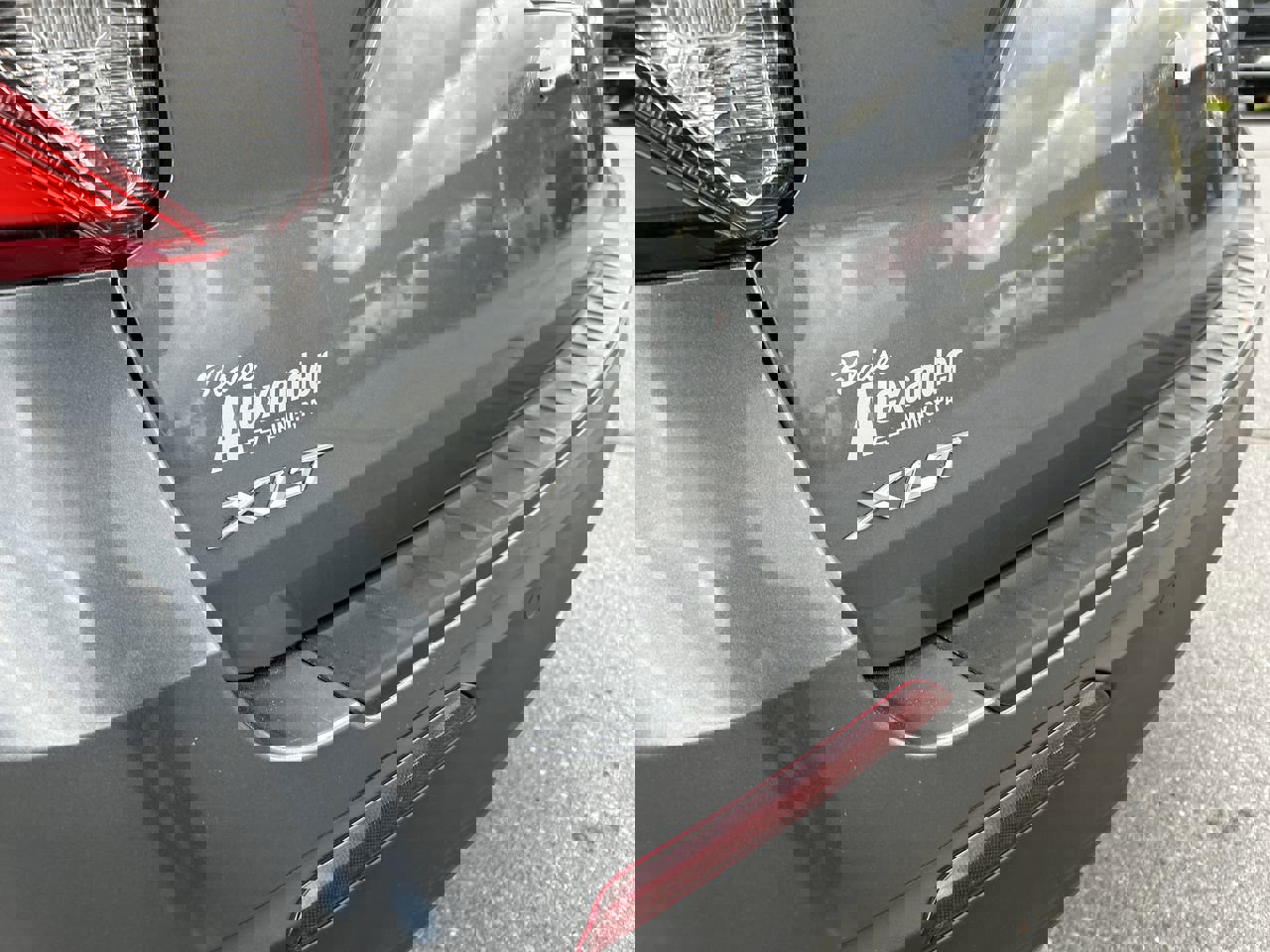 Used 2023 Ford Explorer XLT image 11