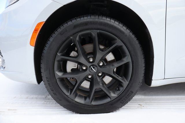 Used 2024 Chrysler Pacifica Limited w/ S Appearance Package image 28