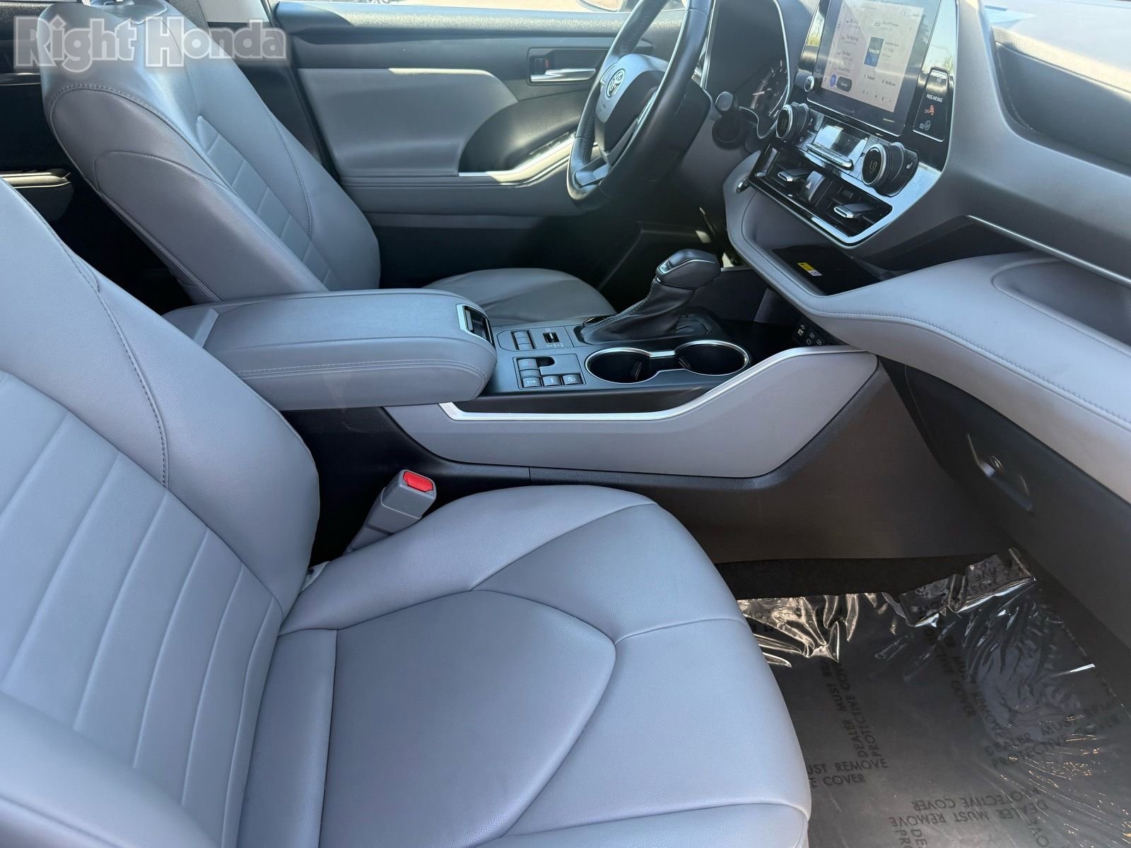 Used 2023 Toyota Highlander XLE image 31