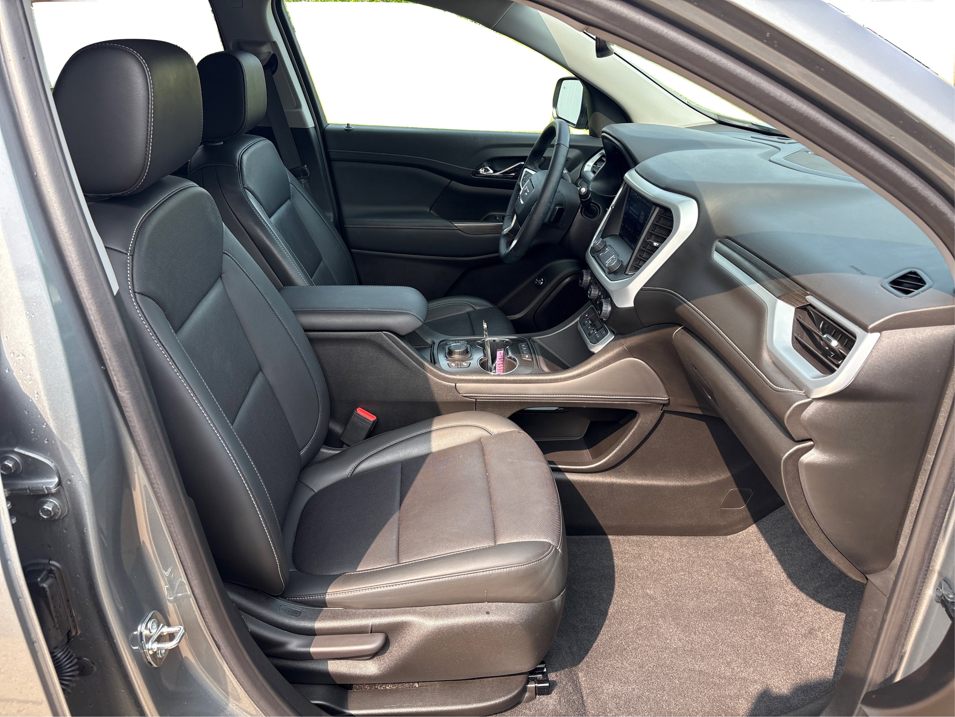 Used 2023 GMC Acadia SLT image 19