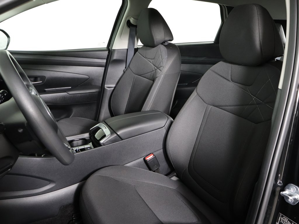Certified 2025 Hyundai Tucson SE image 24
