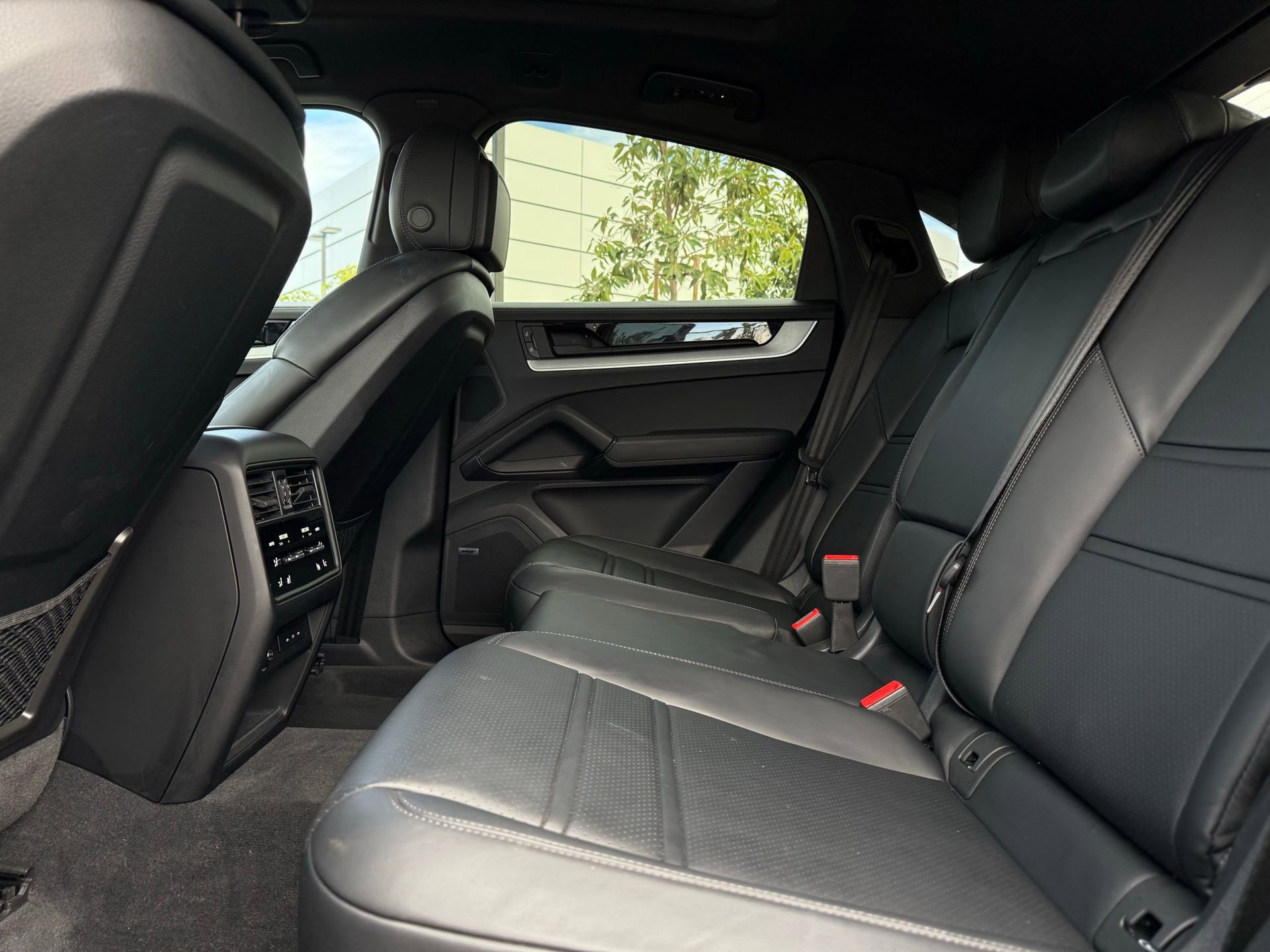Used 2025 Porsche Cayenne Coupe image 30