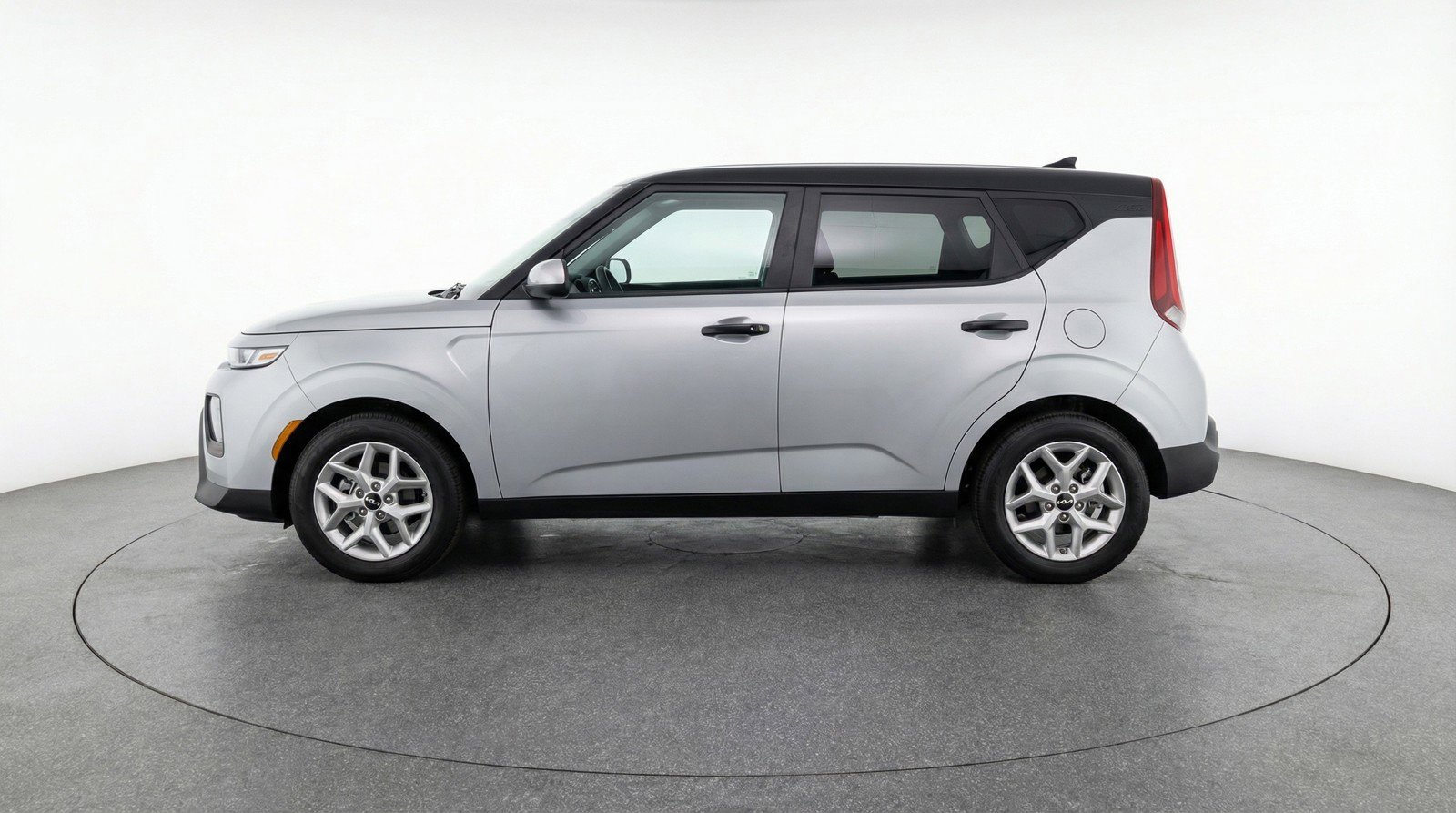 Used 2025 Kia Soul LX w/ LX Technology Package image 3