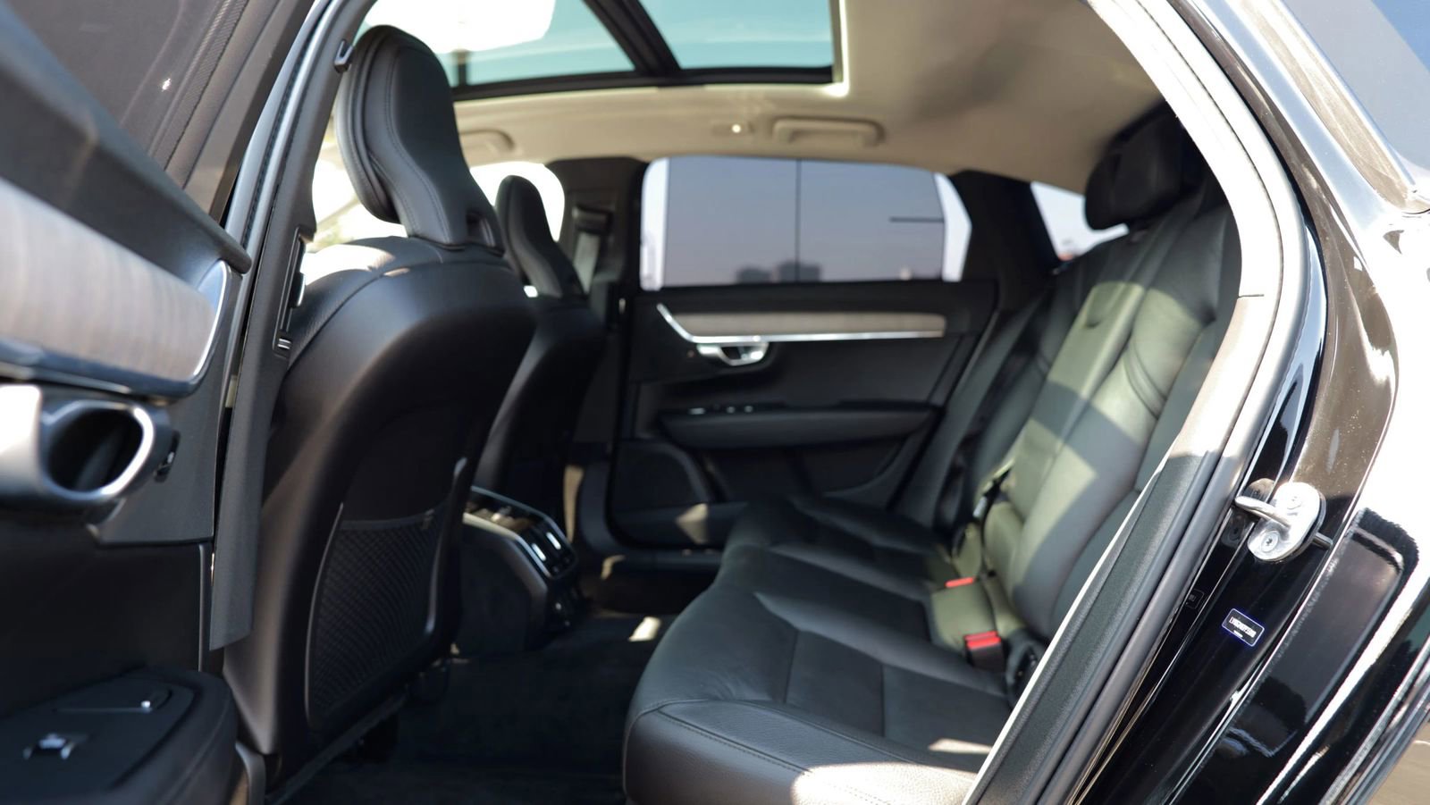 Used 2023 Volvo S90 B6 Plus image 27