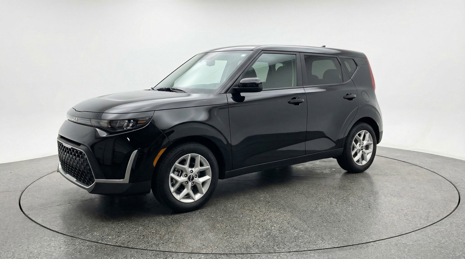 Used 2025 Kia Soul LX w/ LX Technology Package FWD image 3