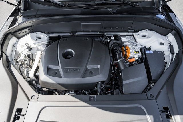 Used 2026 Volvo XC90 T8 Plus w/ Protection Package Premier image 17