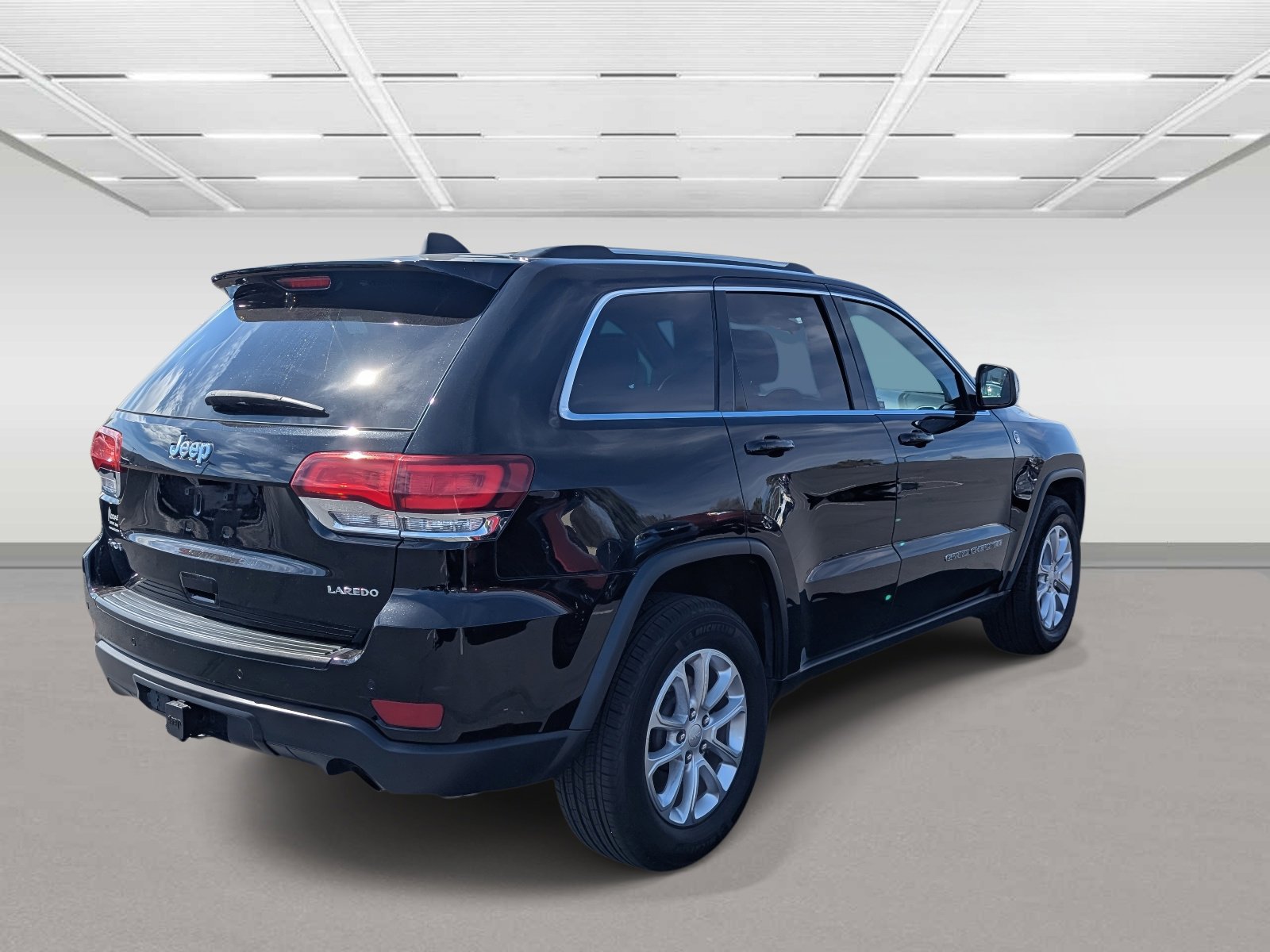 Used 2021 Jeep Grand Cherokee Laredo AWD/4WD image 5