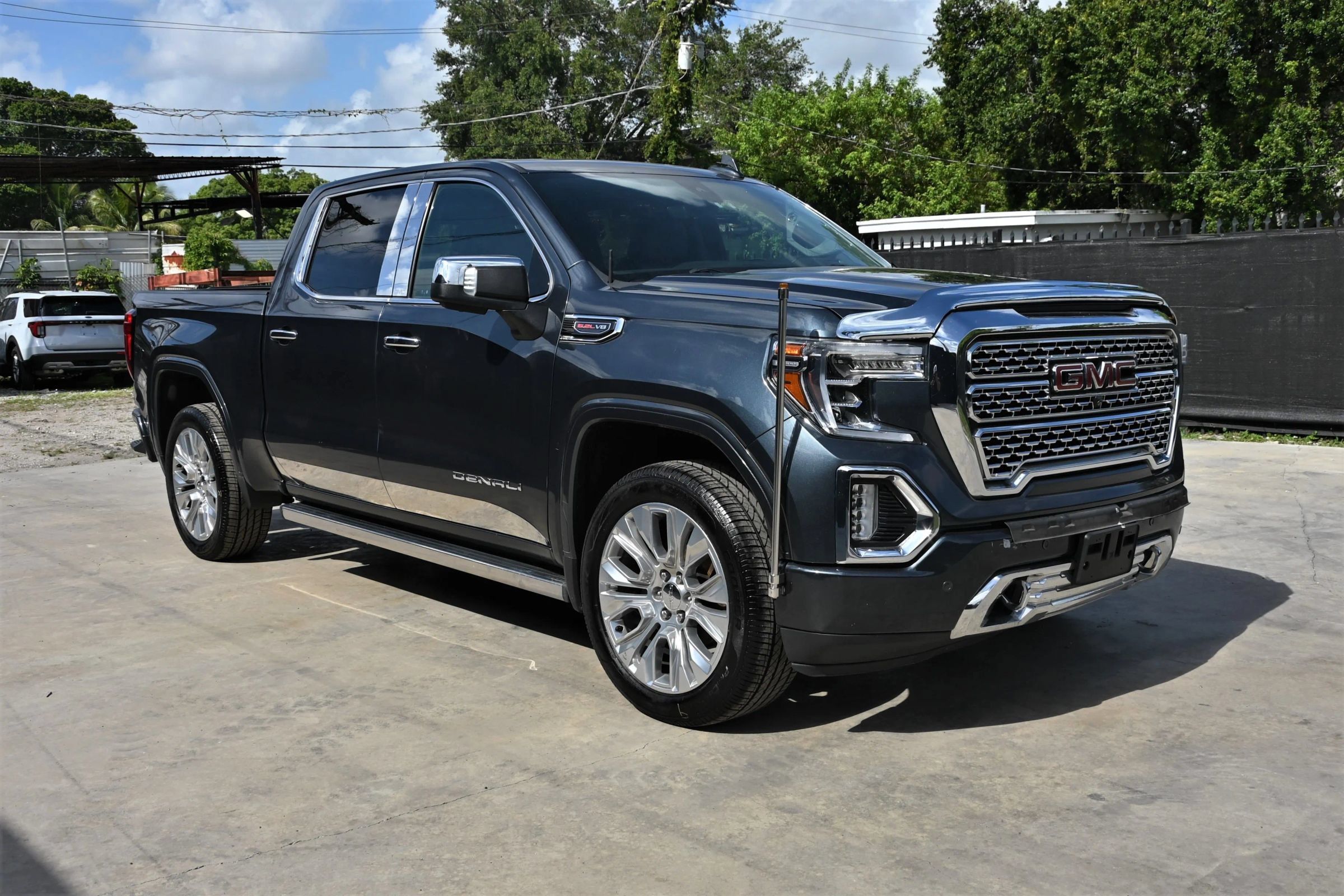 Used 2020 GMC Sierra 1500 Denali w/ Denali Ultimate Package AWD/4WD video 1