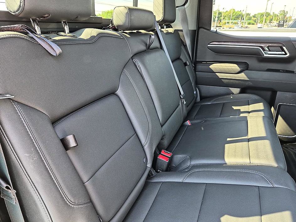 Used 2022 Chevrolet Silverado 1500 LTZ w/ LTZ Premium Package AWD/4WD image 33