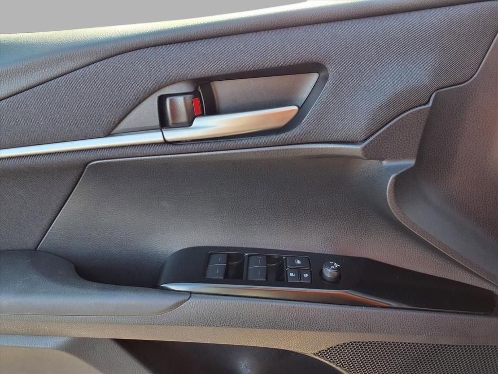 Used 2025 Toyota Camry XSE image 16