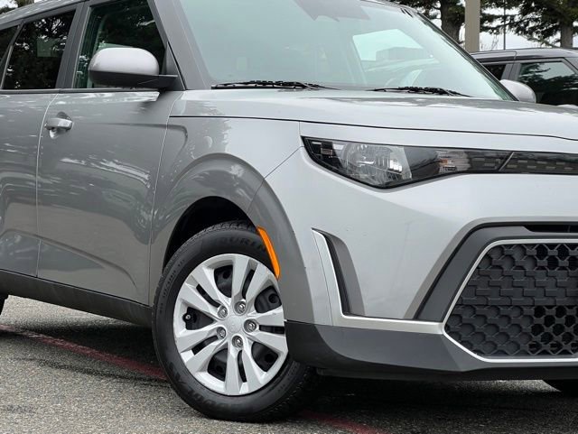 Used 2023 Kia Soul LX FWD image 2