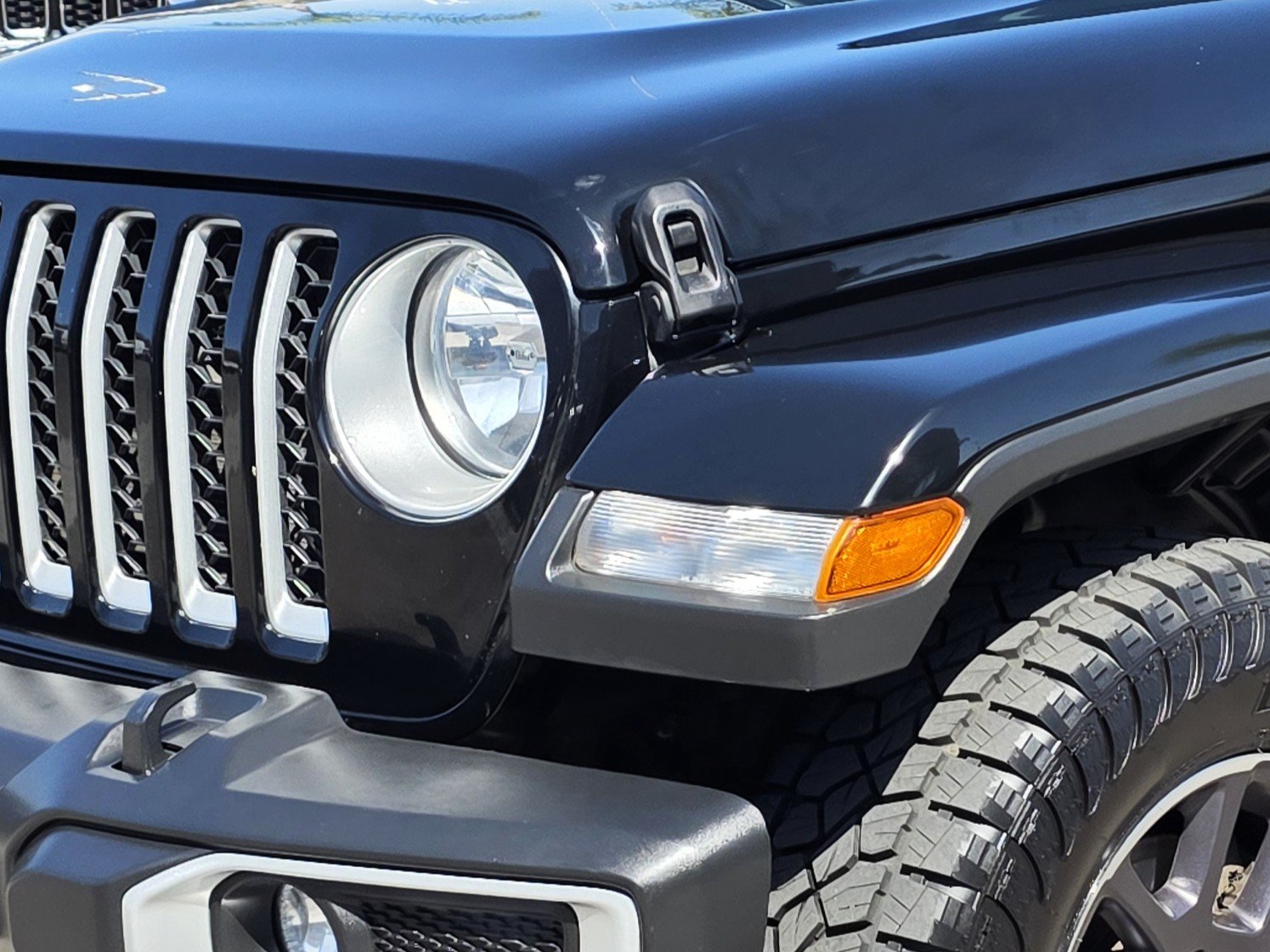 Used 2022 Jeep Gladiator Overland w/ Popular Equipment Package AWD/4WD image 8