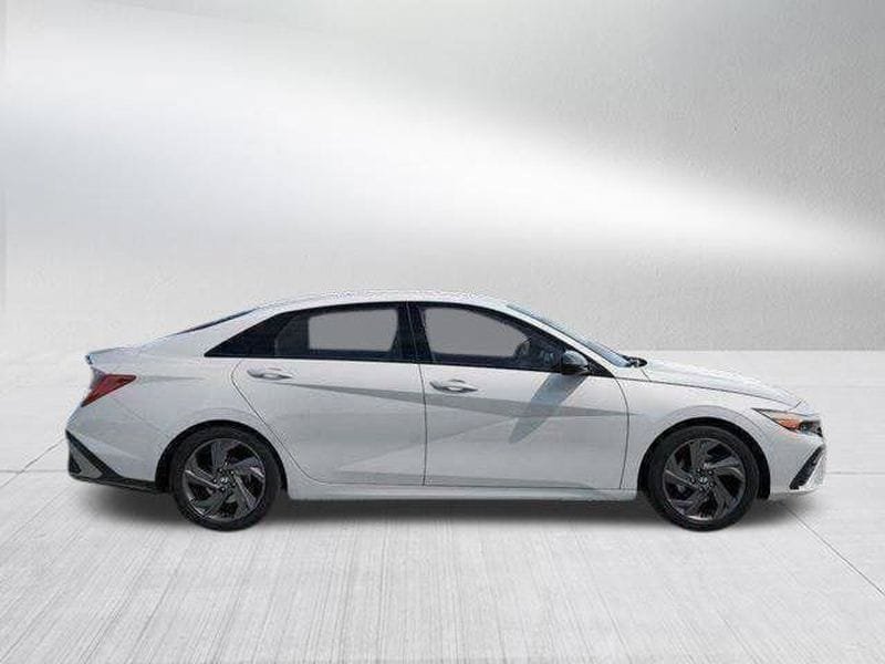 New 2026 Hyundai Elantra SEL FWD image 15