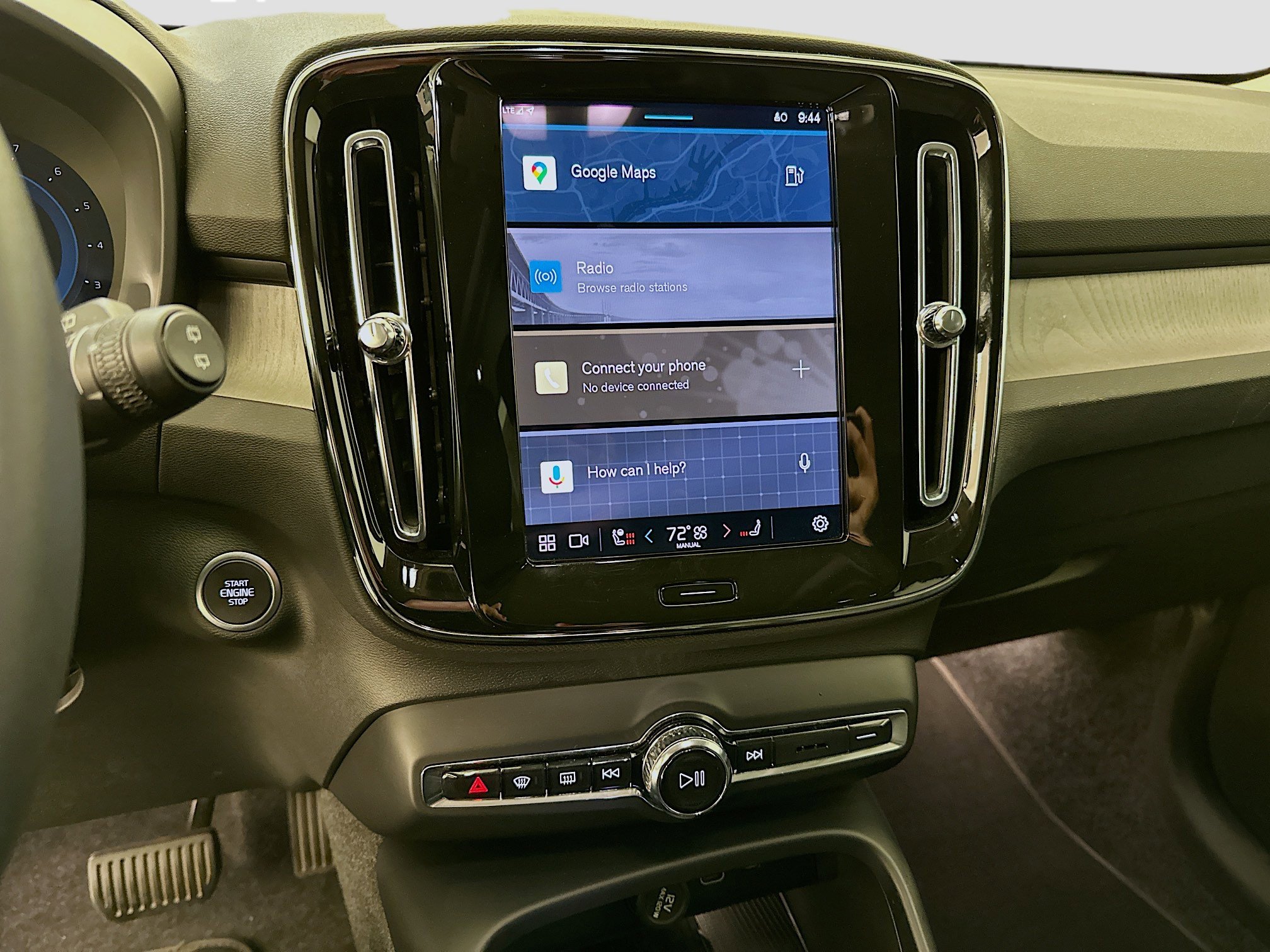 Used 2025 Volvo XC40 B5 Plus image 26