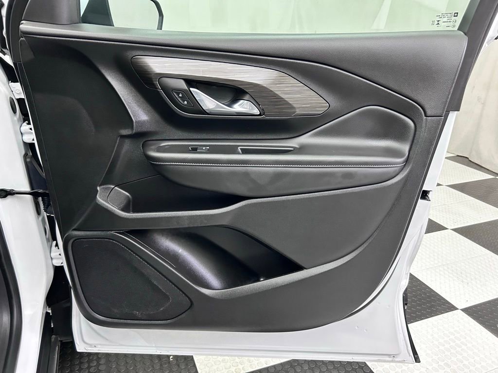 Used 2023 GMC Terrain SLT image 34