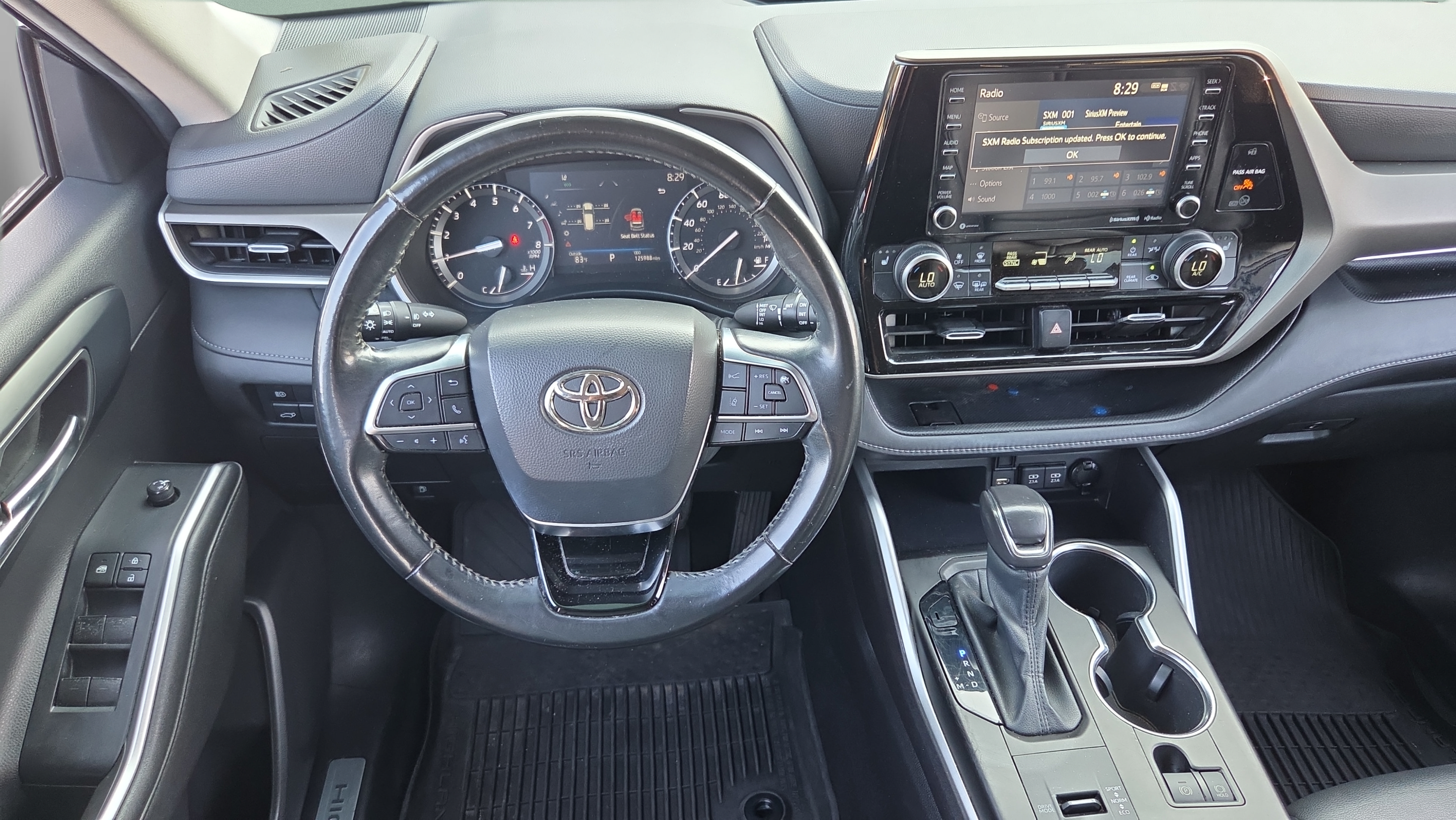 Used 2021 Toyota Highlander XLE FWD image 11