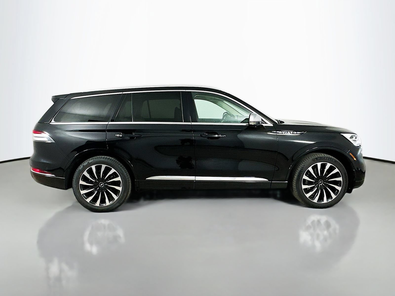 Used 2020 Lincoln Aviator Black Label Grand Touring w/ Class IV Trailer Tow Package AWD/4WD image 4