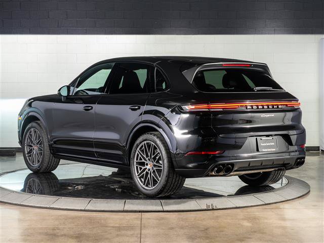 Used 2025 Porsche Cayenne AWD/4WD image 3