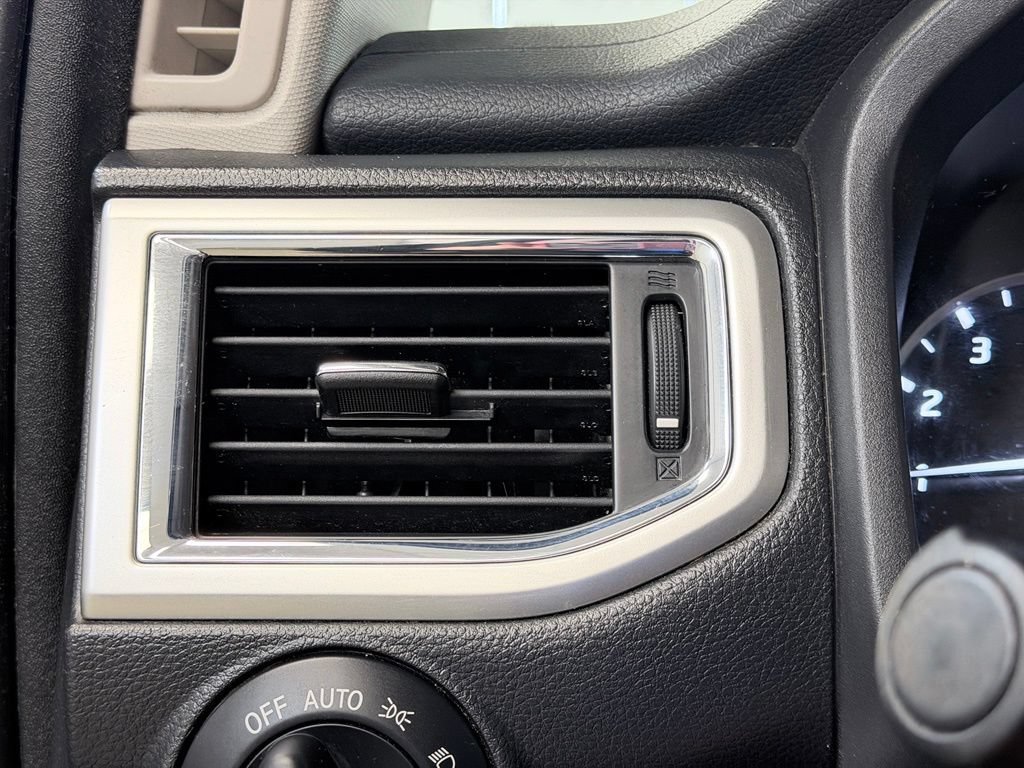 Used 2020 Nissan Titan SV w/ SV Convenience Package AWD/4WD image 37