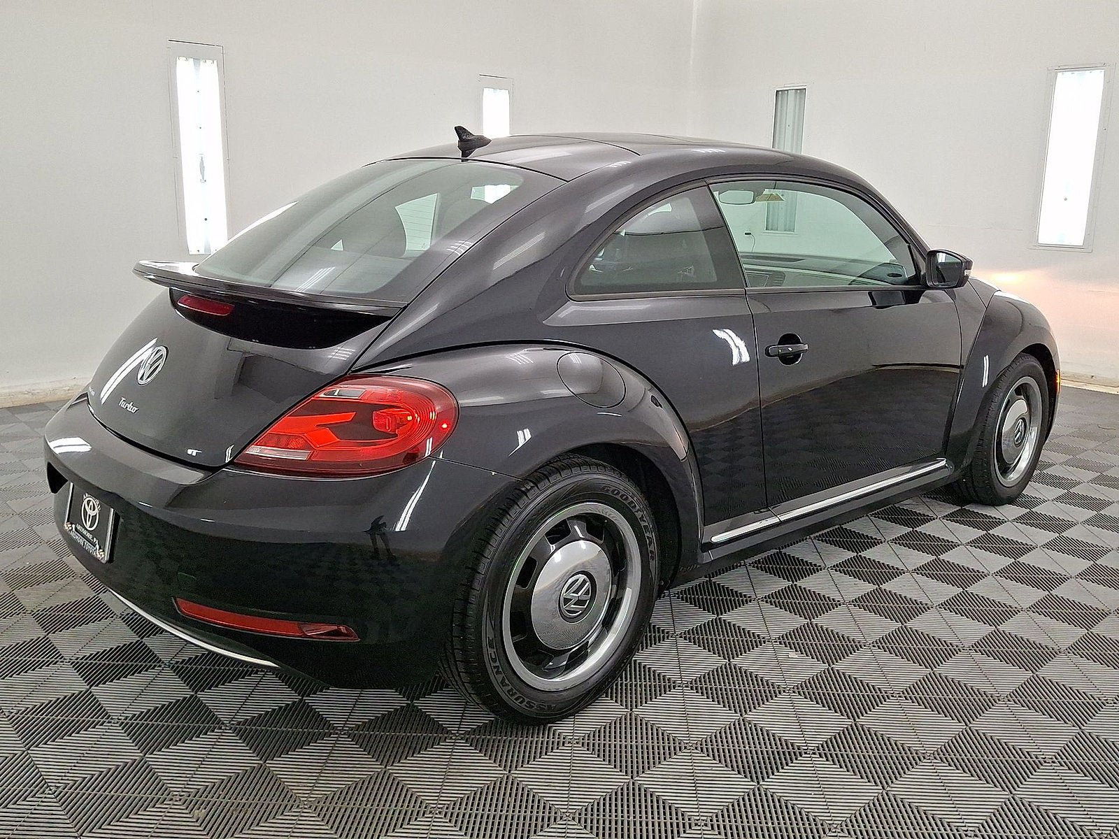 Used 2018 Volkswagen Beetle 2.0T Coast FWD image 17