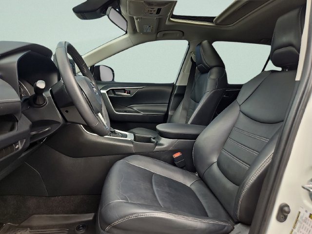 Used 2022 Toyota RAV4 XLE Premium FWD image 12