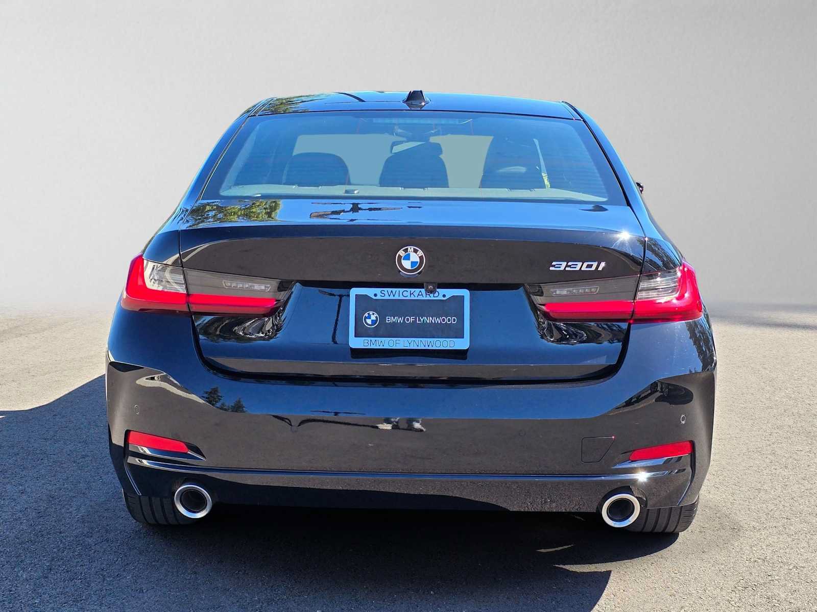 Used 2023 BMW 330i Sedan w/ Parking Assistance Package RWD image 4