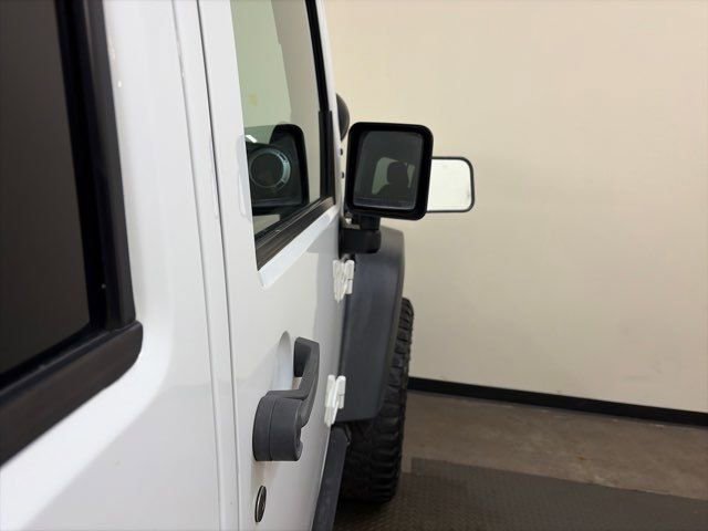 Used 2013 Jeep Wrangler Unlimited Rubicon w/ Connectivity Group image 11