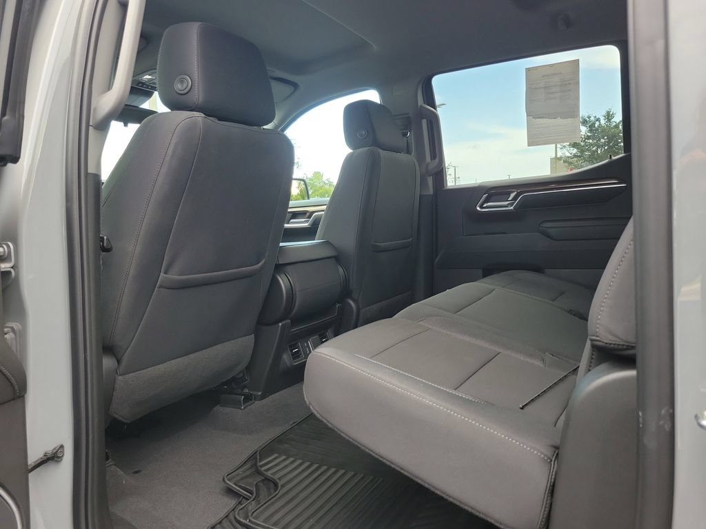 Used 2024 Chevrolet Silverado 1500 LT AWD/4WD image 11