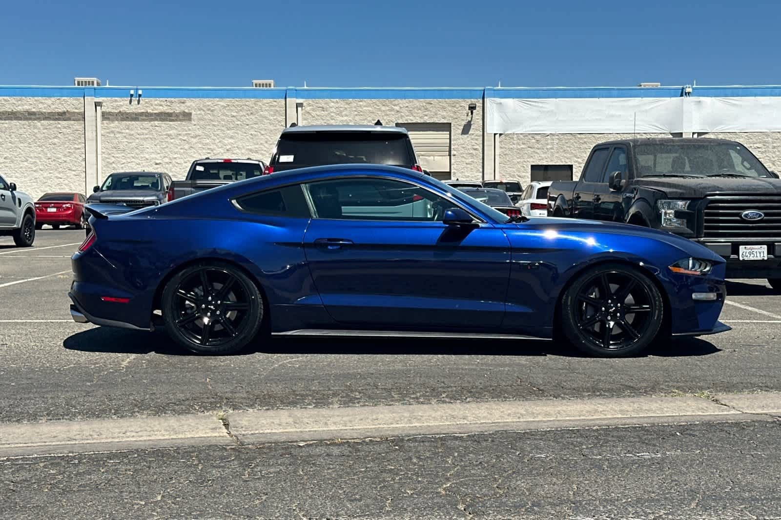 Used 2018 Ford Mustang GT w/ Black Accent Package RWD image 9