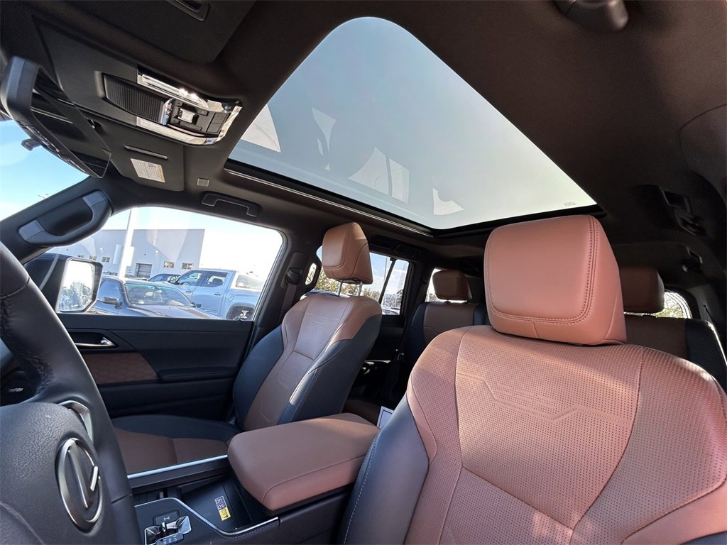 Used 2025 Lexus GX 550 image 13