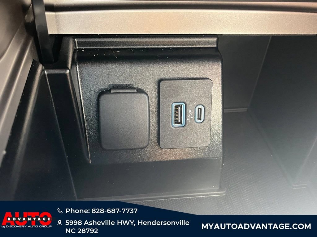 Used 2020 Ford Explorer Platinum w/ Premium Technology Package AWD/4WD image 20