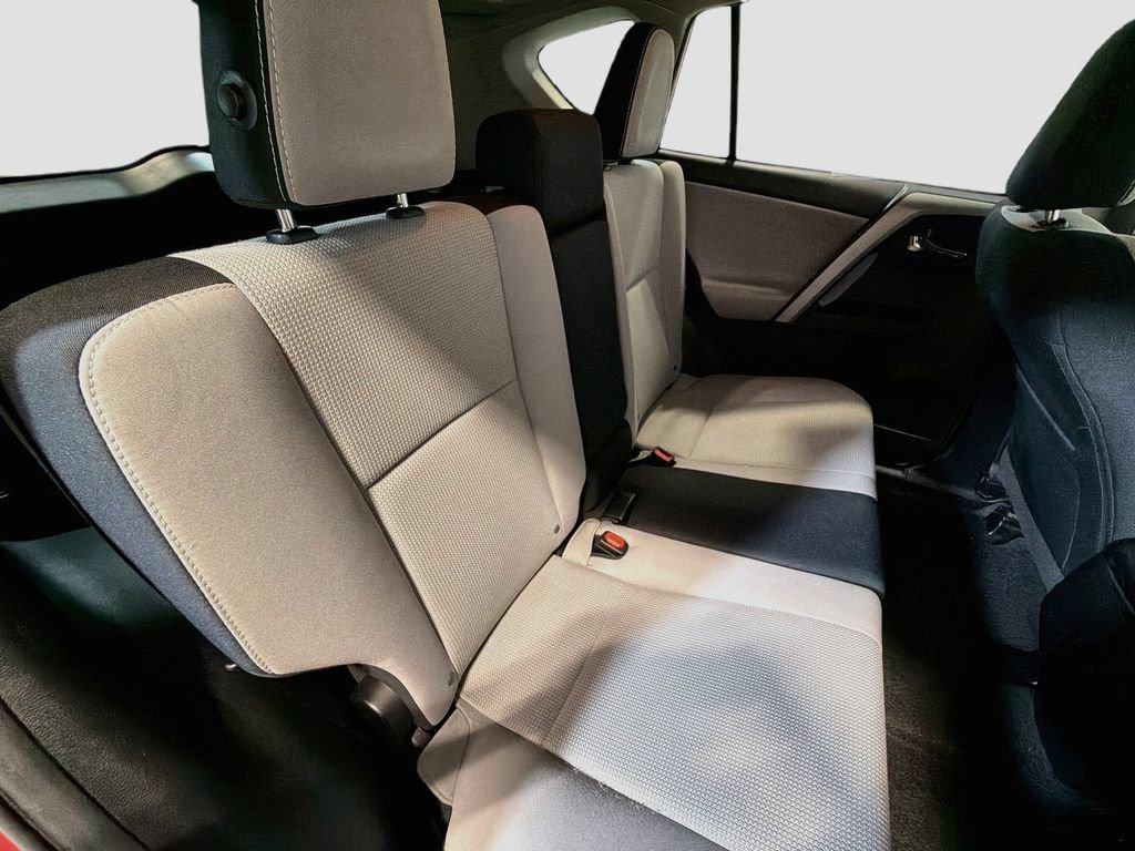 Used 2016 Toyota RAV4 XLE AWD/4WD image 27