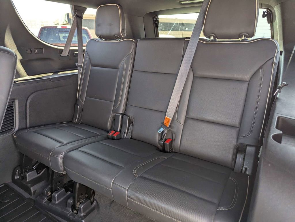 Used 2021 GMC Yukon XL SLT w/ SLT Luxury Plus Package image 14