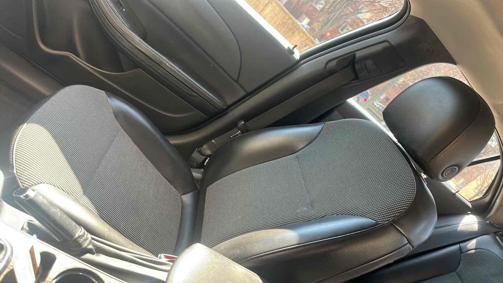 Used 2015 Chevrolet Malibu LT image 15