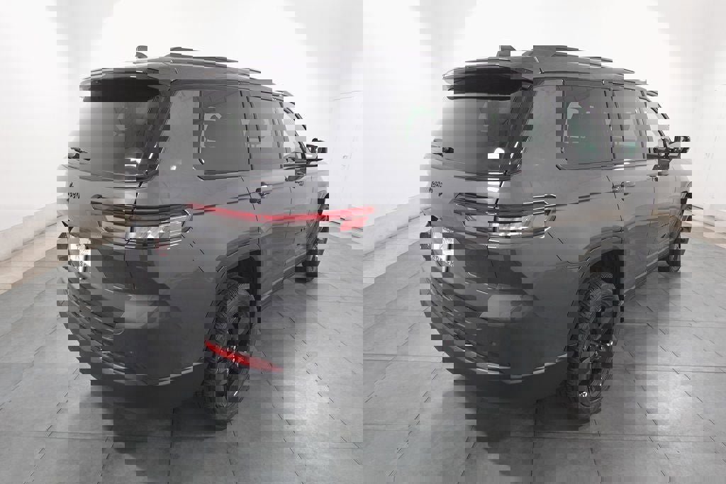 New 2025 Jeep Grand Cherokee L Altitude image 5