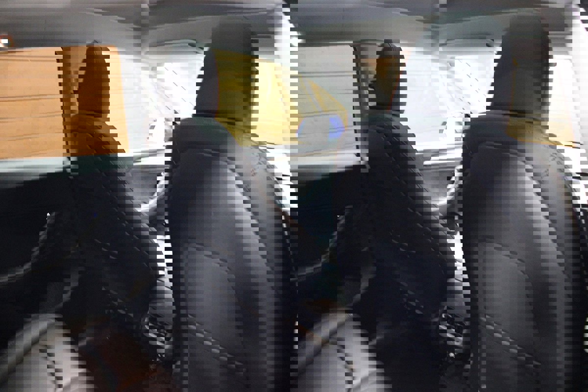 Used 2024 Tesla Model Y Performance image 31