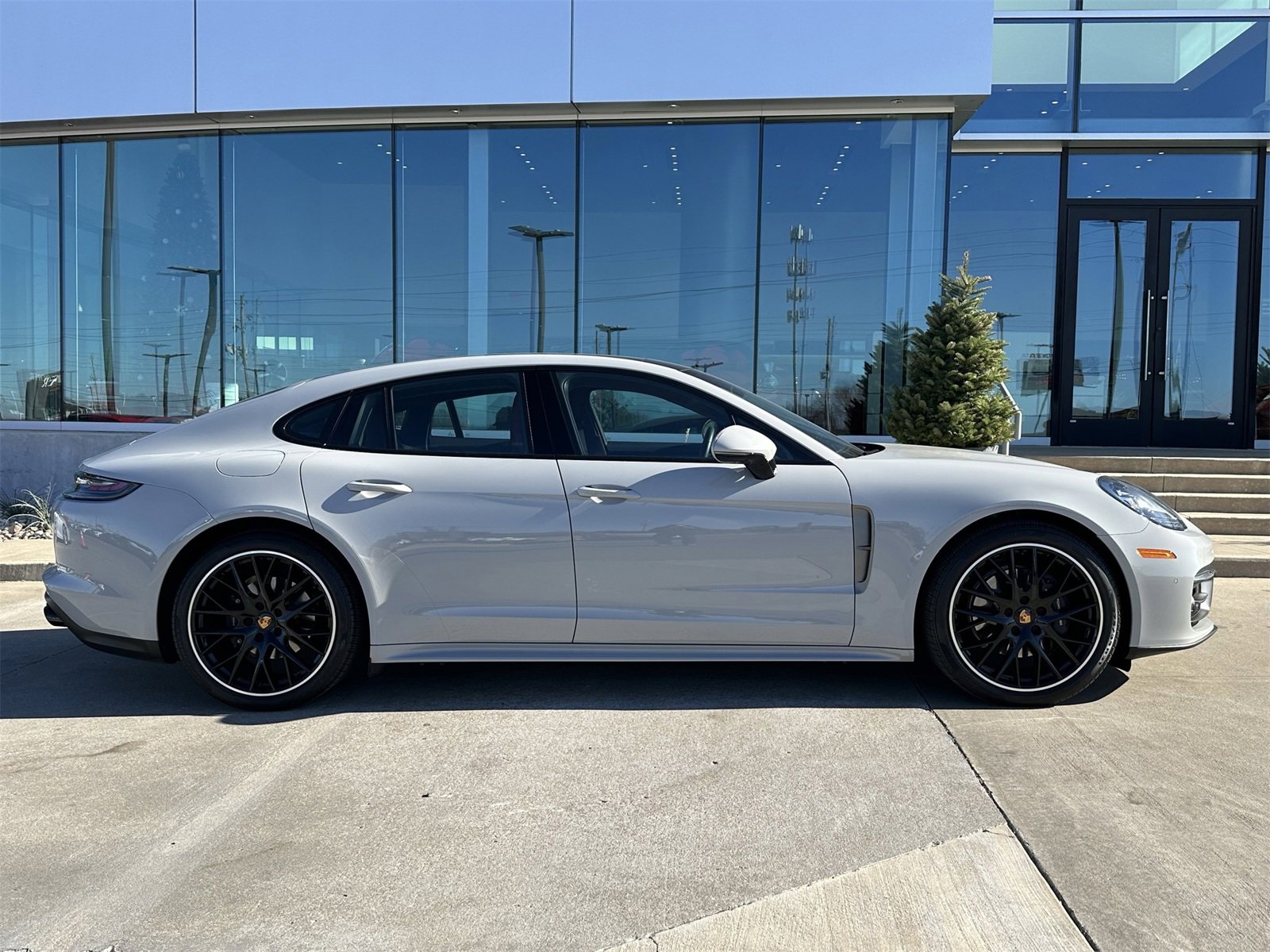 Certified 2023 Porsche Panamera 4 Platinum Edition image 8