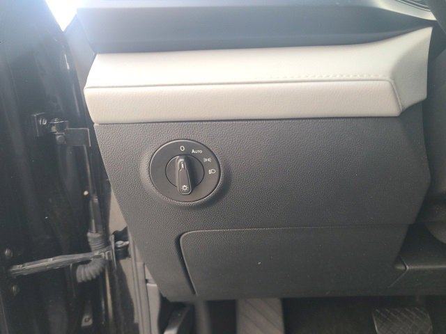 Used 2024 Volkswagen Taos SE w/ Panoramic Sunroof Package image 25