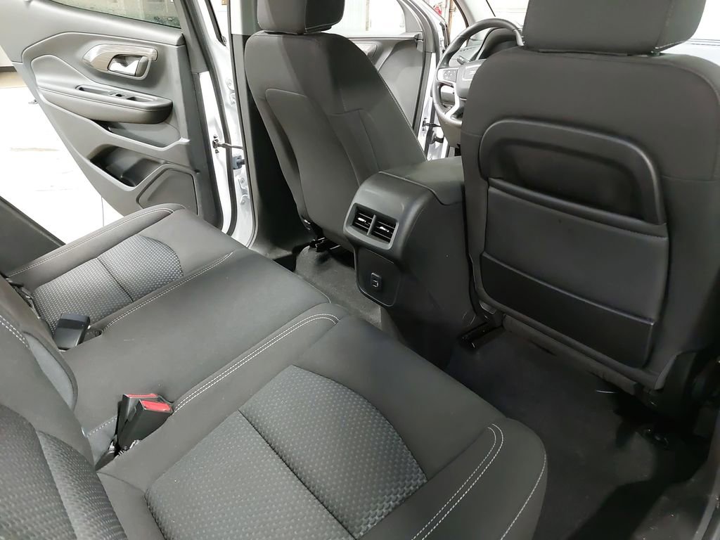Used 2023 GMC Terrain SLE w/ Driver Convenience Package image 11
