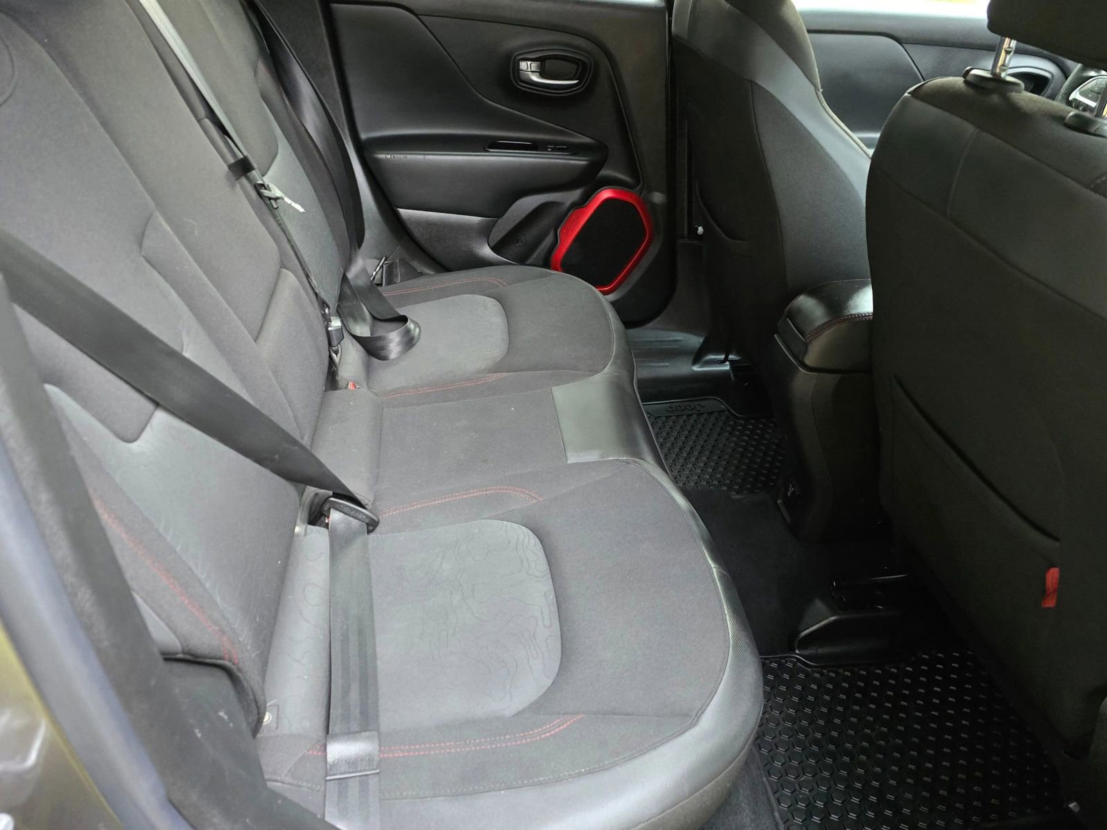 Used 2016 Jeep Renegade Trailhawk AWD/4WD image 15